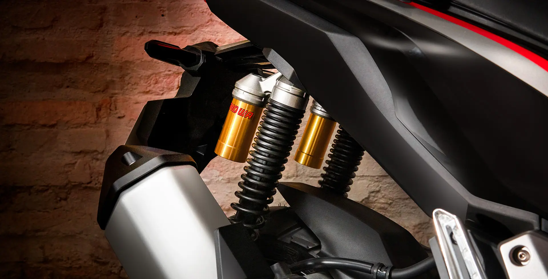 8 1920x980_suspensão_0